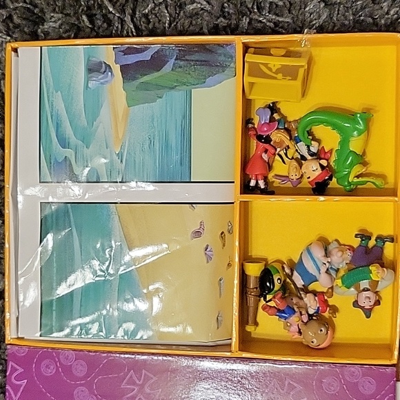 Jack and the Neverland Pirates My Busy Book - Picture 3 of 3